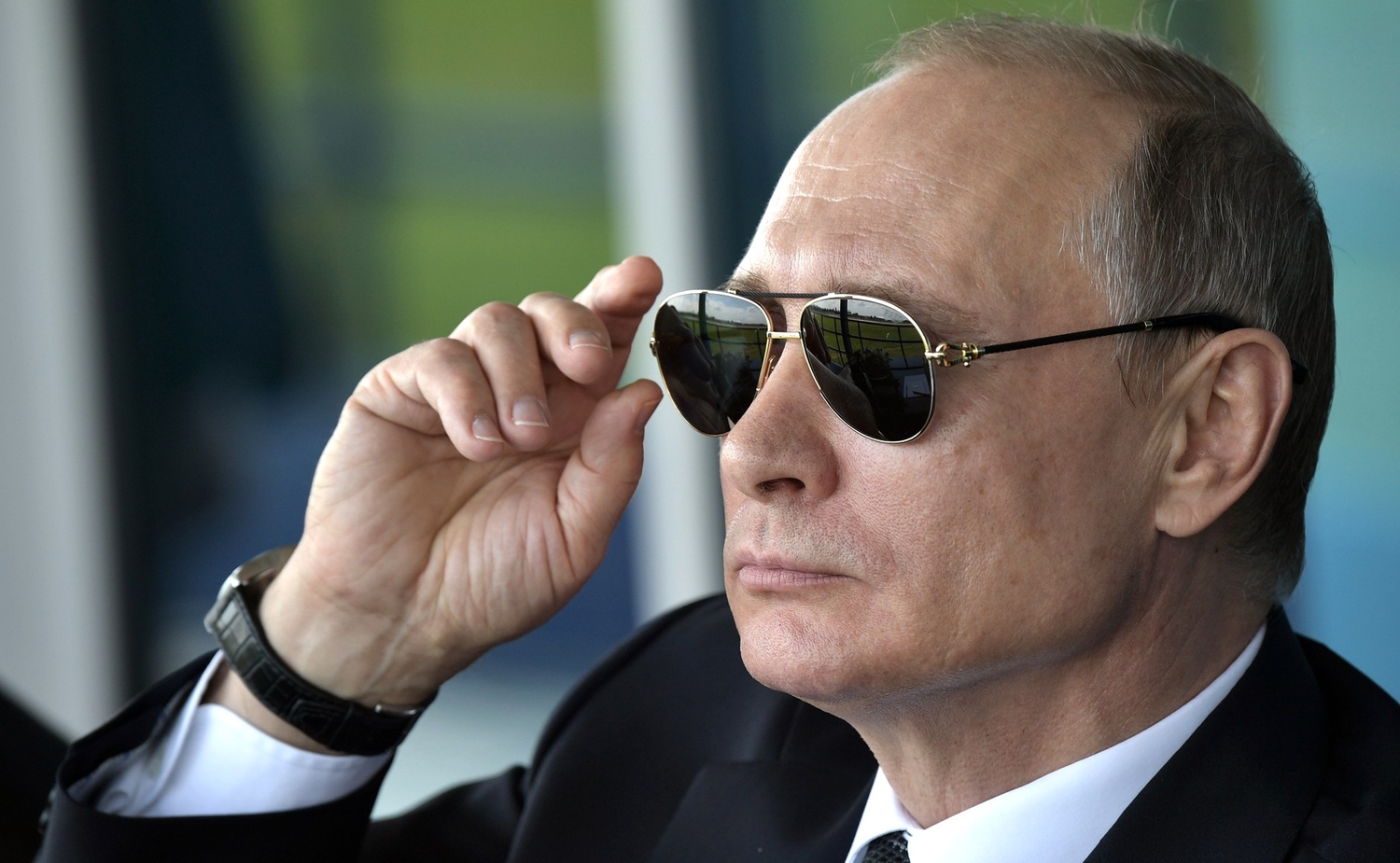 Владимир Путин в очках