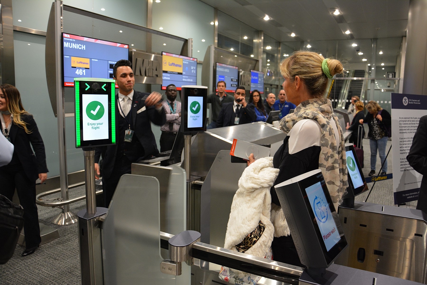 Биометрическая система распознавания лиц в аэропорту