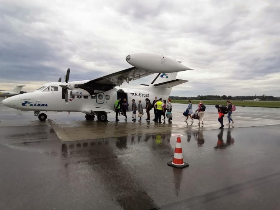 Самолет псков калининград. Авиакомпания скол l-410. Авиакомпания скол Калининград. Л-410 А\К скол Калининград-Псков. Самолёт Санкт-Петербург Калининград.